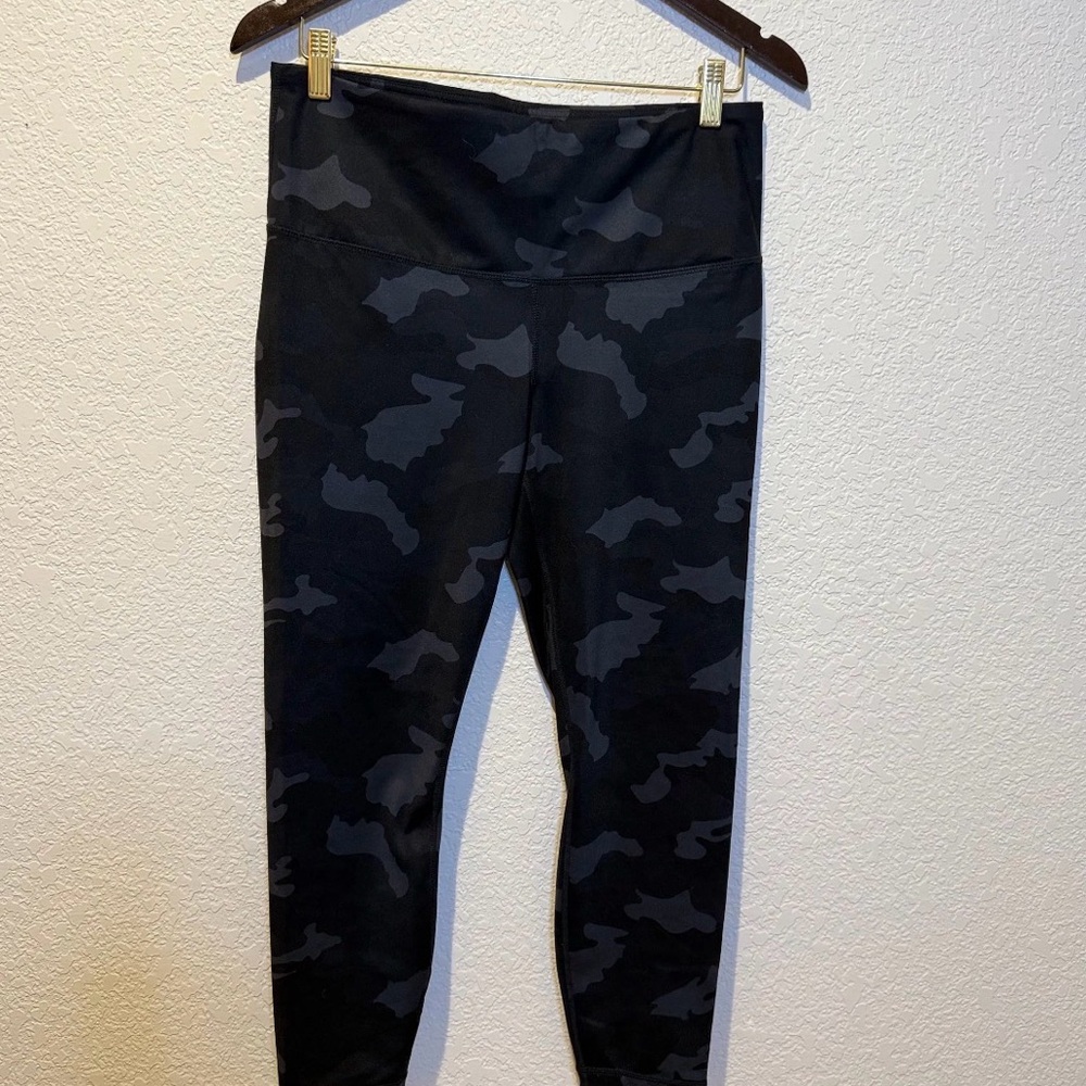 Yogalicious Lux Black Camo 7/8 LeggingsXL